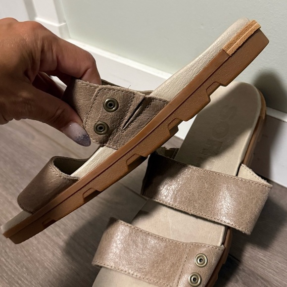 Sorel Women's Beige Tan Double Strap Leather Sandals 9.5 - Picture 3 of 7